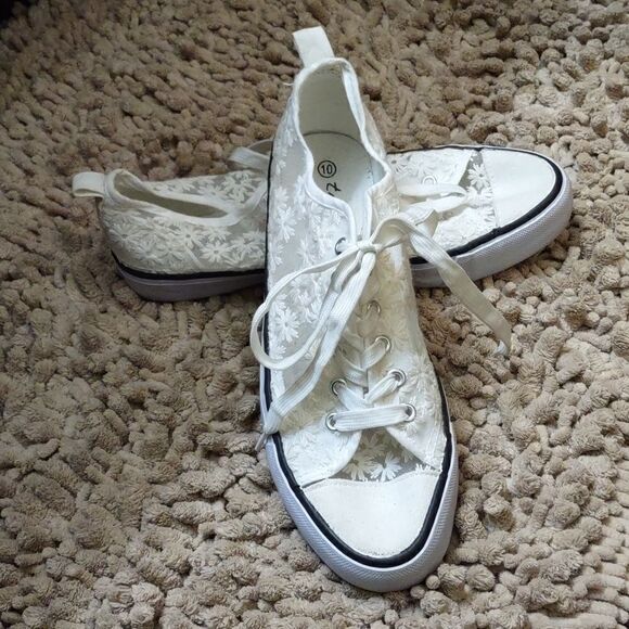 New‎ Twisted Women's Size 10 Ivory Lace Daisy Mesh Sneaker - Picture 5 of 13
